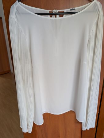 Elegante Bluse in Weiss mit Plissee-Ärmel, Grösse 40-42