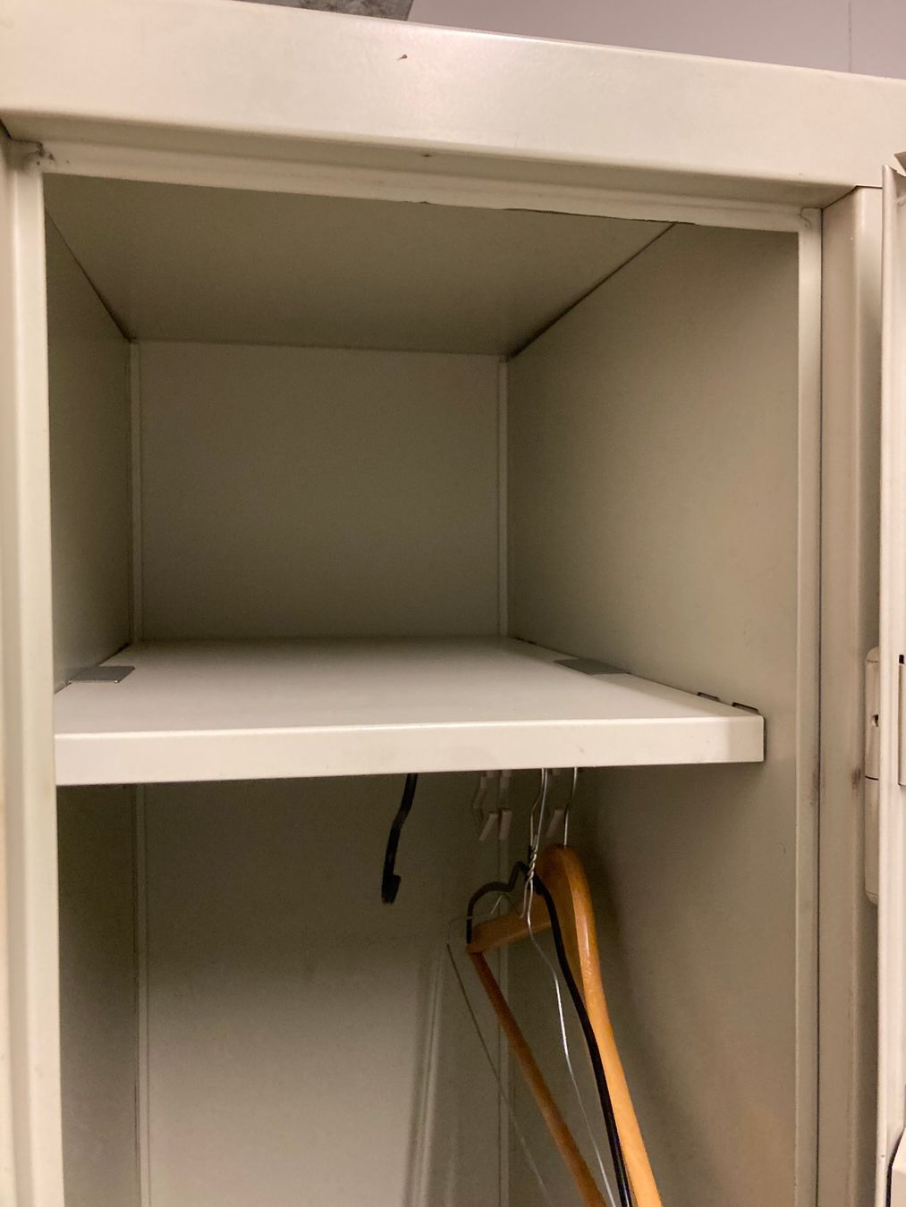 Garderobe: Garderobenschrank Sanda – Gebraucht aus Dübendorf von Fendi07 8