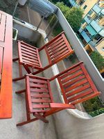 Holztisch mit 4 aufklapparen Stuhlen