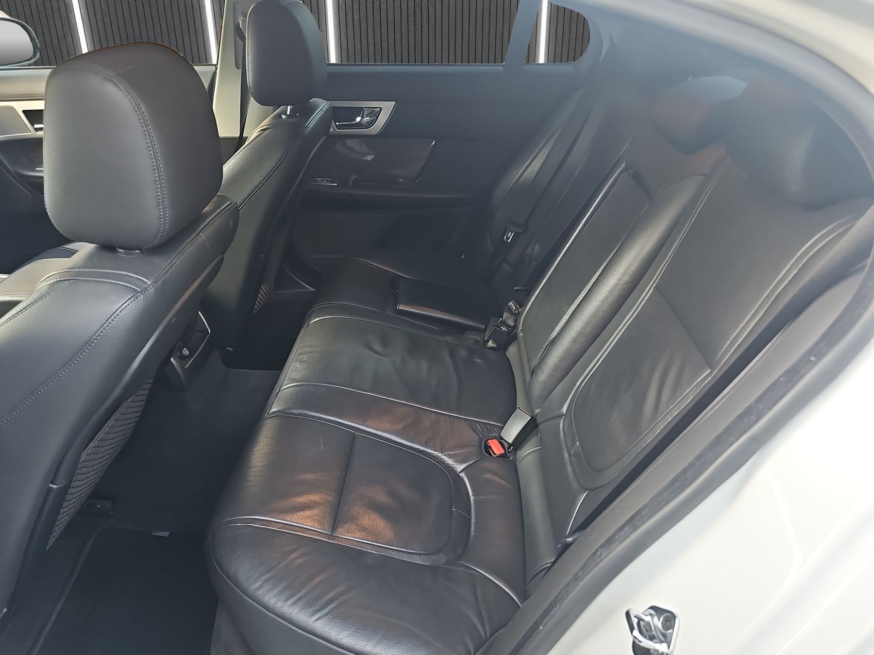 Jaguar Automobili: Jaguar XF 2.2diesel ab mfk – Usato da Basel venduto da Nikeshan 7