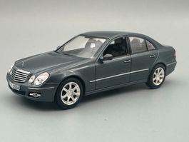 Mercedes-Benz E-Klasse Lim. W211 Grau 1:43 neu OVP