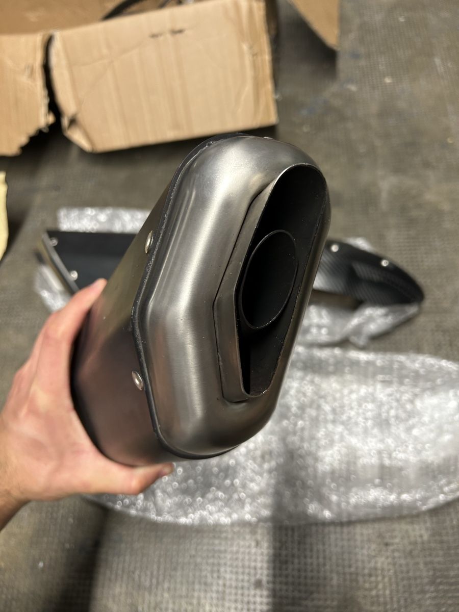 Ducati Strada: Ducati monster 796 pot Zard – Usato da Ecublens VD venduto da RodrigoFortunato249 1