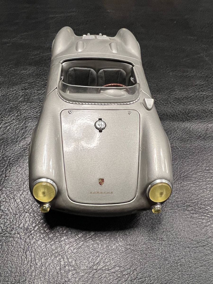 Maisto Modellini d'auto: Porsche 550 Spyder 1/18 silber Modellauto – Usato da Moosleerau venduto da Tami8