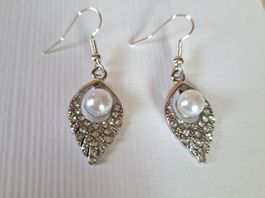 Elegante silberfarbene Ohrringe m. Perle neu und ungetragen!
