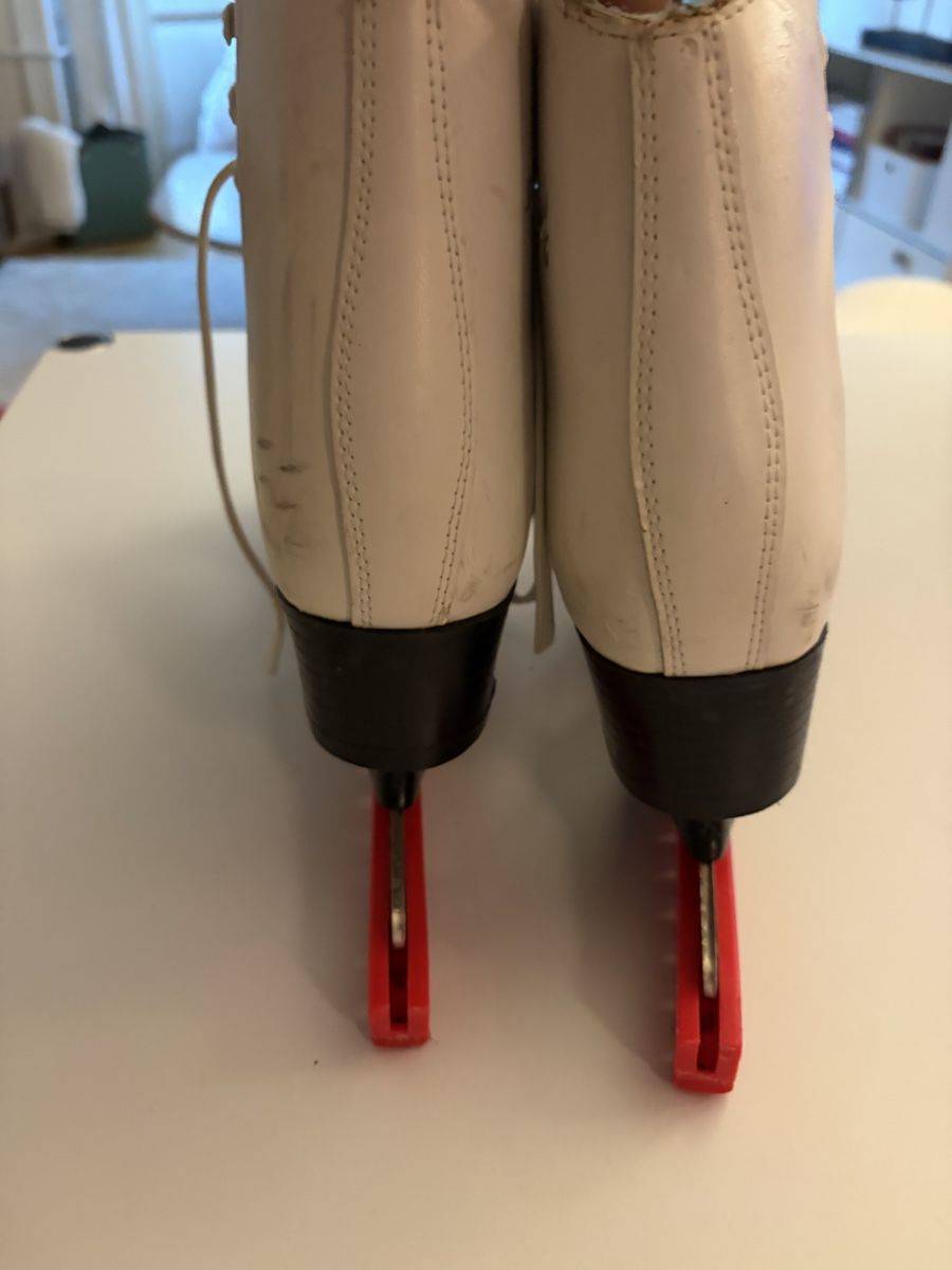 Schlittschuhe: Schlittschuhe Gr39 – Gebraucht aus Luzern von lea_lou 1