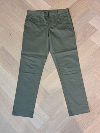 J. LINDEBERG Chino Chaze Super Satin 31/32 – Olivgrün
