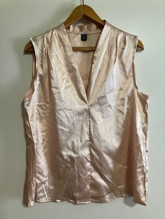 elegante bluse mit mini-stehkragen, weich fallend