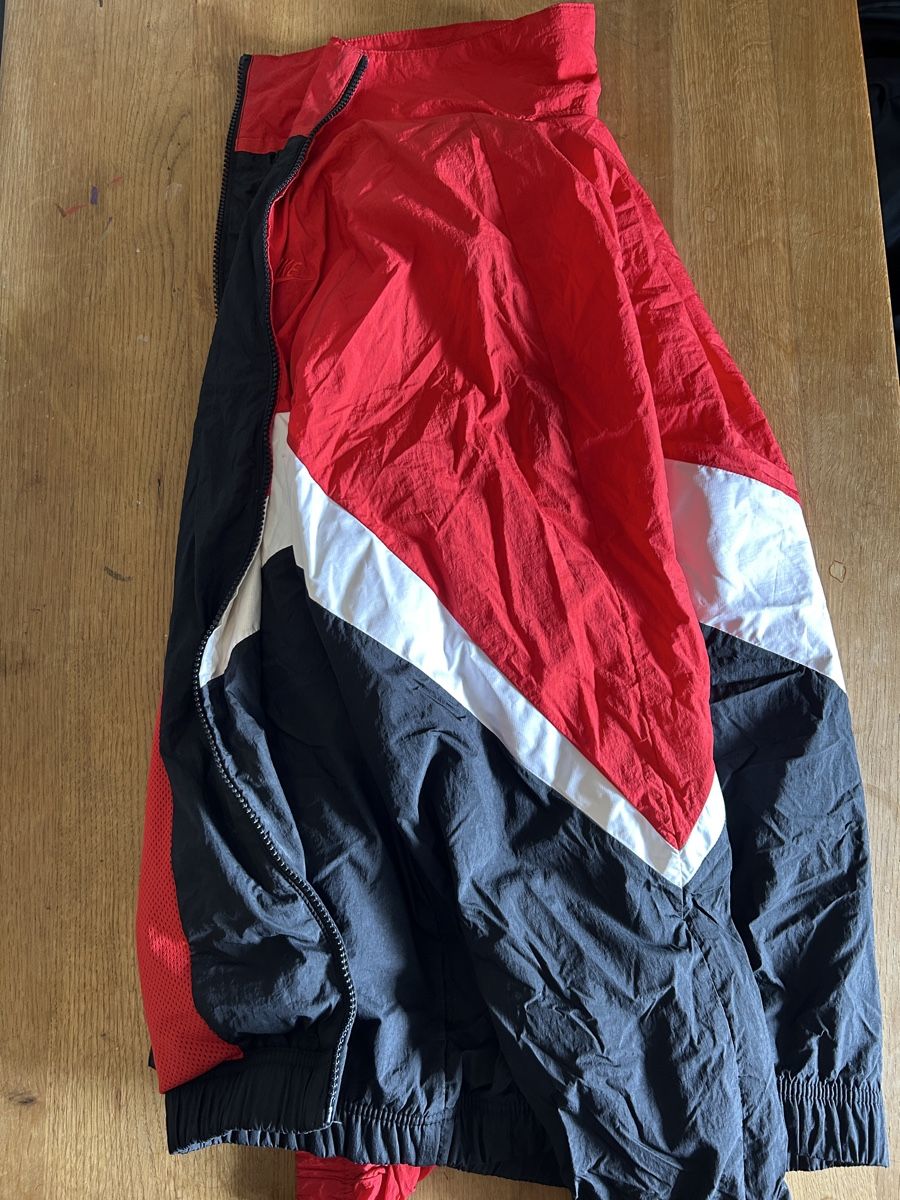 Nike Jacken: Nike Jacke – Gebraucht aus Aarau von pyl_887s 1