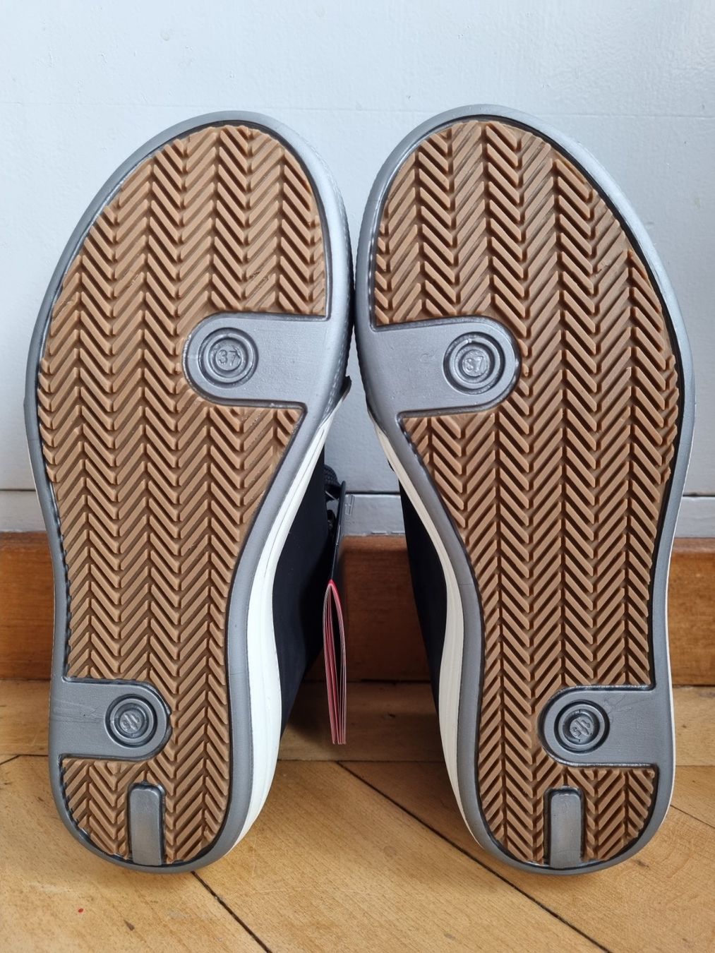 Scarpe da uomo: Red brick Sicherheitsschuh Grösse 37 – Nuovo e nell'imballaggio originale da Schönenwerd venduto da Chez_Mimi 5