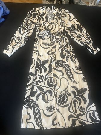 Kleid H&M Blumenmuster Schwarz Weiss Grösse XS