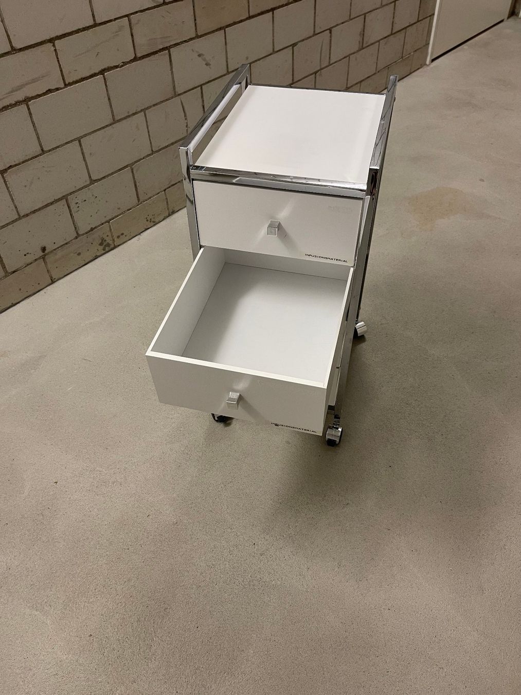 Banconi: Rollcontainer weiss Metall und Holz - 4 Schubladen – Usato da Zürich venduto da Pitschi17 1