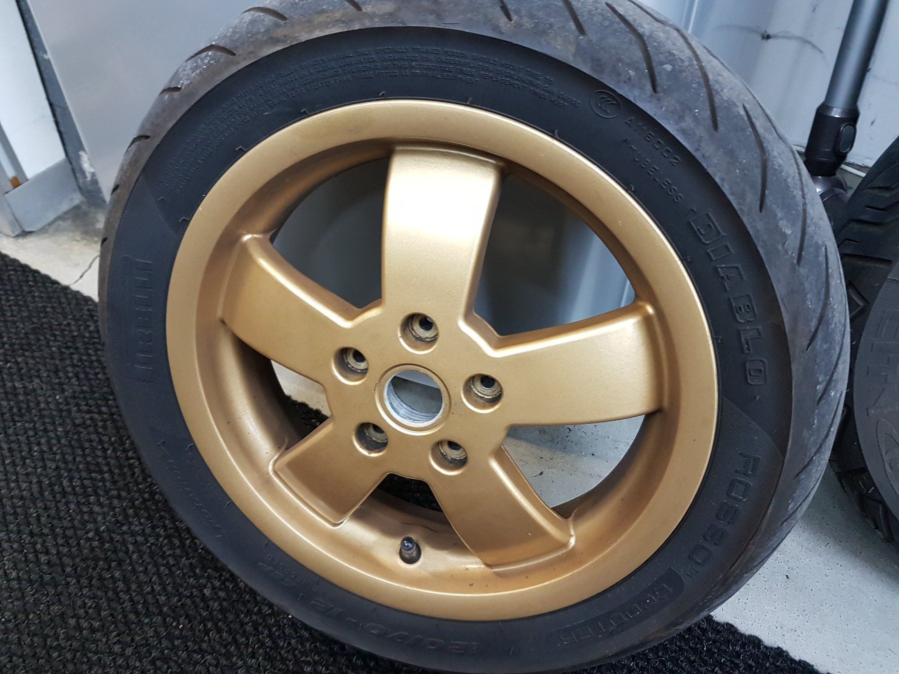 Piaggio Alle Motorradersatzteile: Vespa Felgen GTS gold – Gebraucht aus Uitikon Waldegg von  4