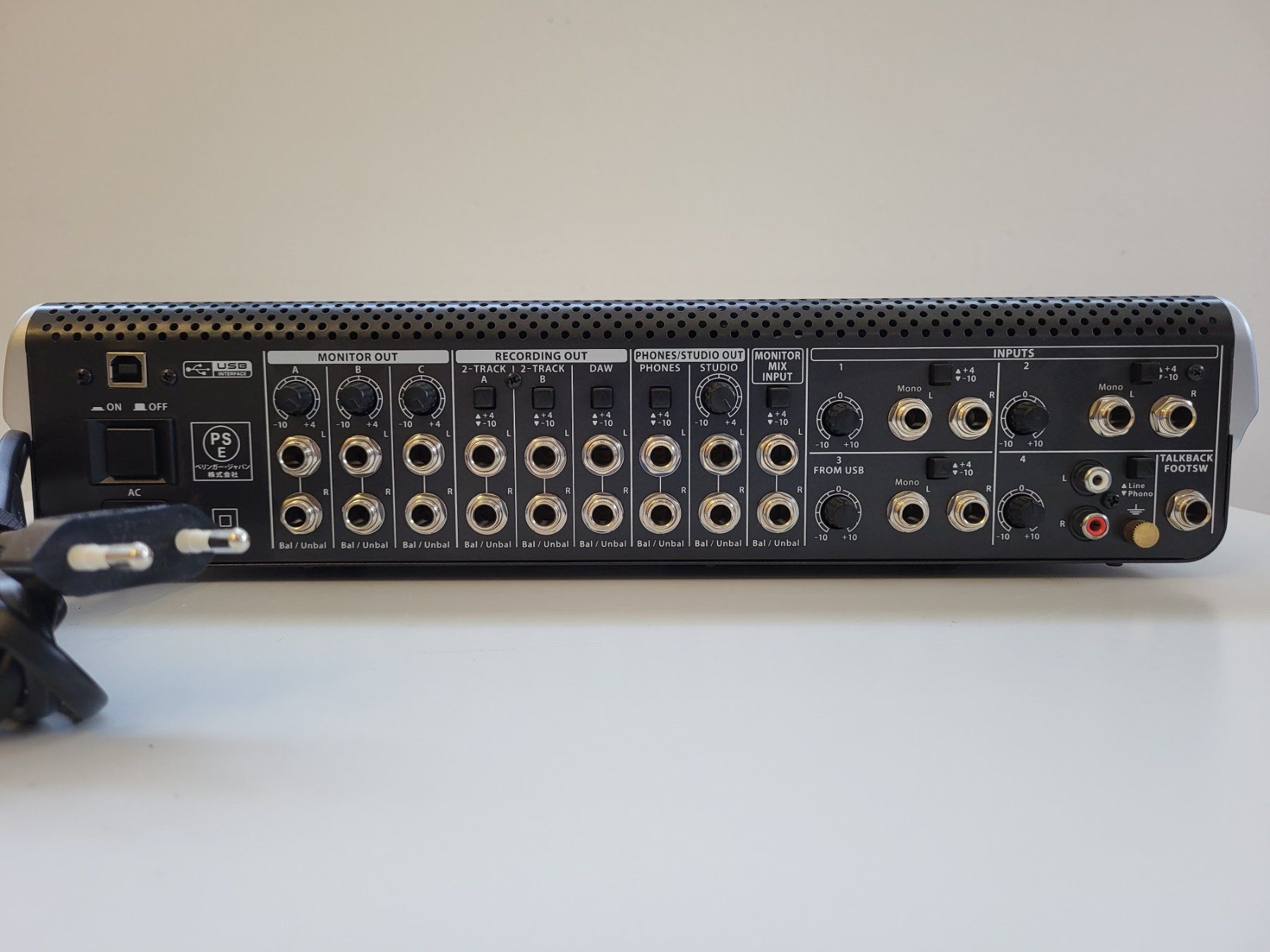 Behringer Attrezzatura per studi di registrazione: Behringer Xenyx Control1 USB – Usato da Brügg BE venduto da POU-BELLE 5