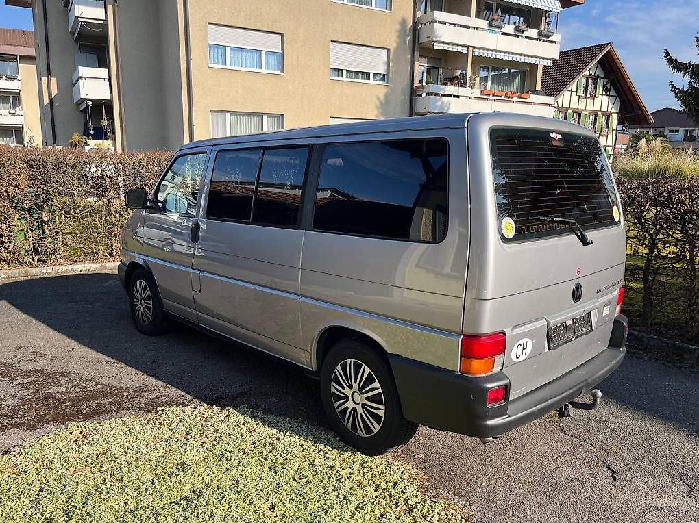 Veicoli da campeggio: VW T4 Inkl. Innenausbau – Usato da Schenkon venduto da Icehockeyaner95