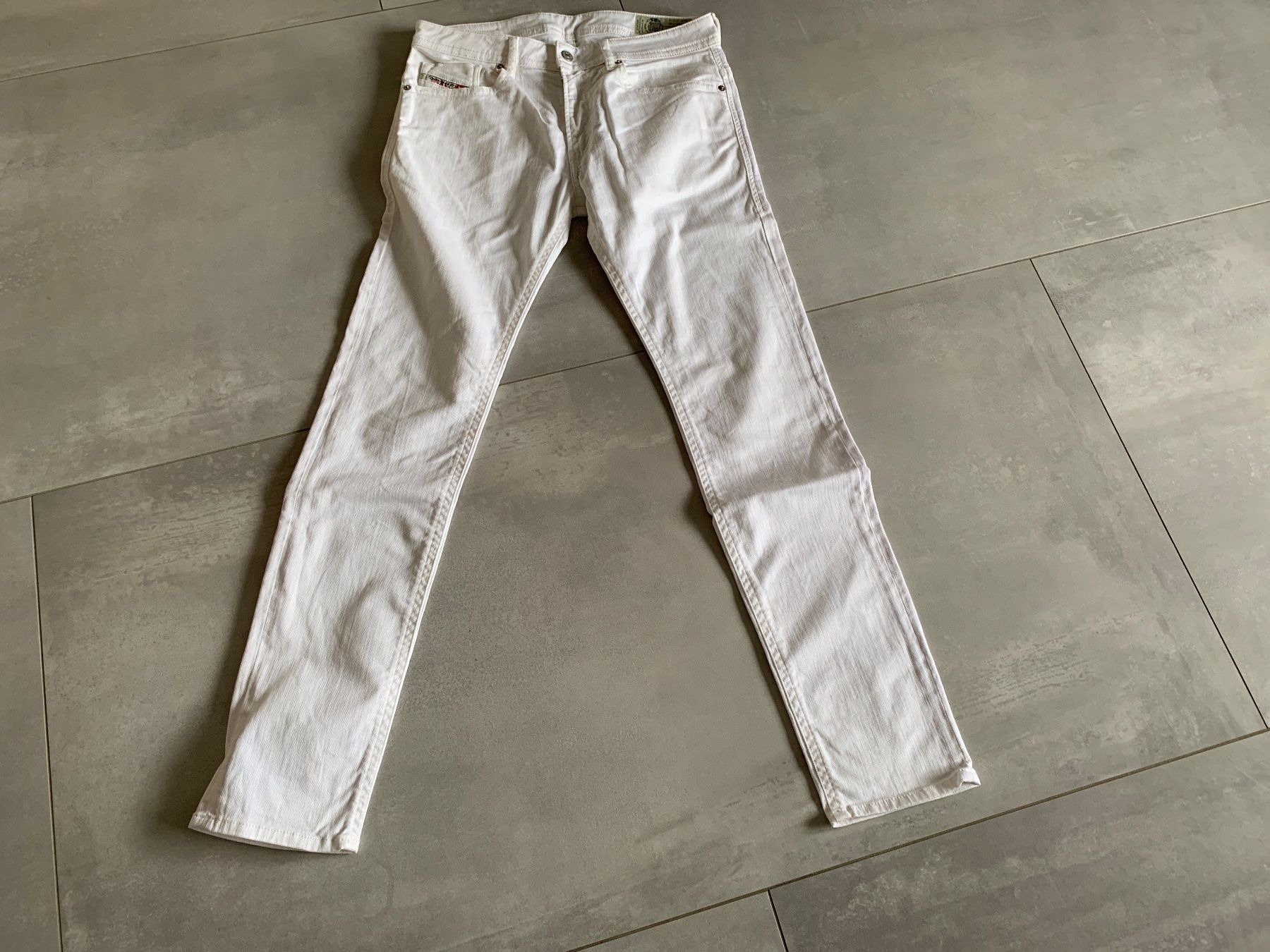 Diesel Jeans: Jeans Diesel Gr.W30 - L32 – Neuf (Voir description) à Zuzwil SG par Ibohaus