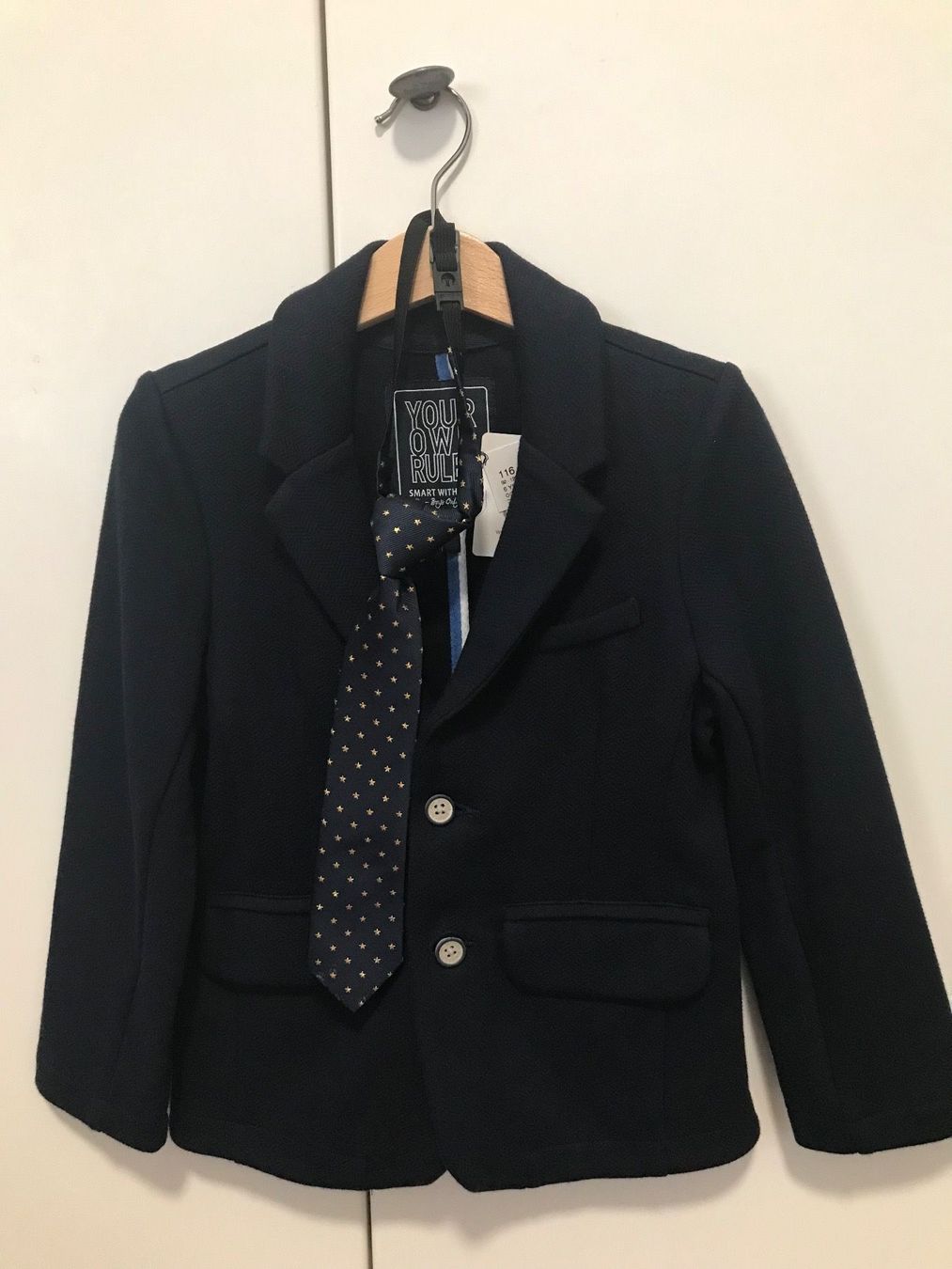 C&A Giacche & Cappotti: Neues Blazer mit Krawatte, Gr.116 – Nuovo e nell'imballaggio originale da Vezia venduto da luce2011