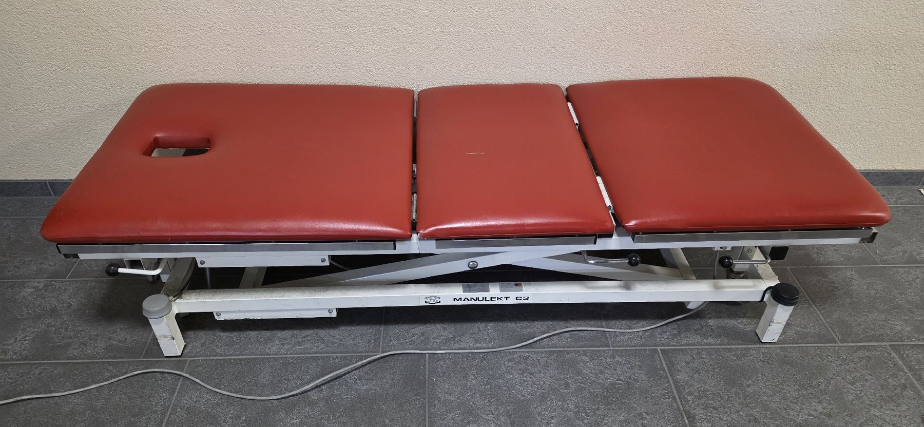 Liegen & Liegestühle: Therapie und Massageliege, Manulekt C3 – Gebraucht aus Madetswil von rolfmartin