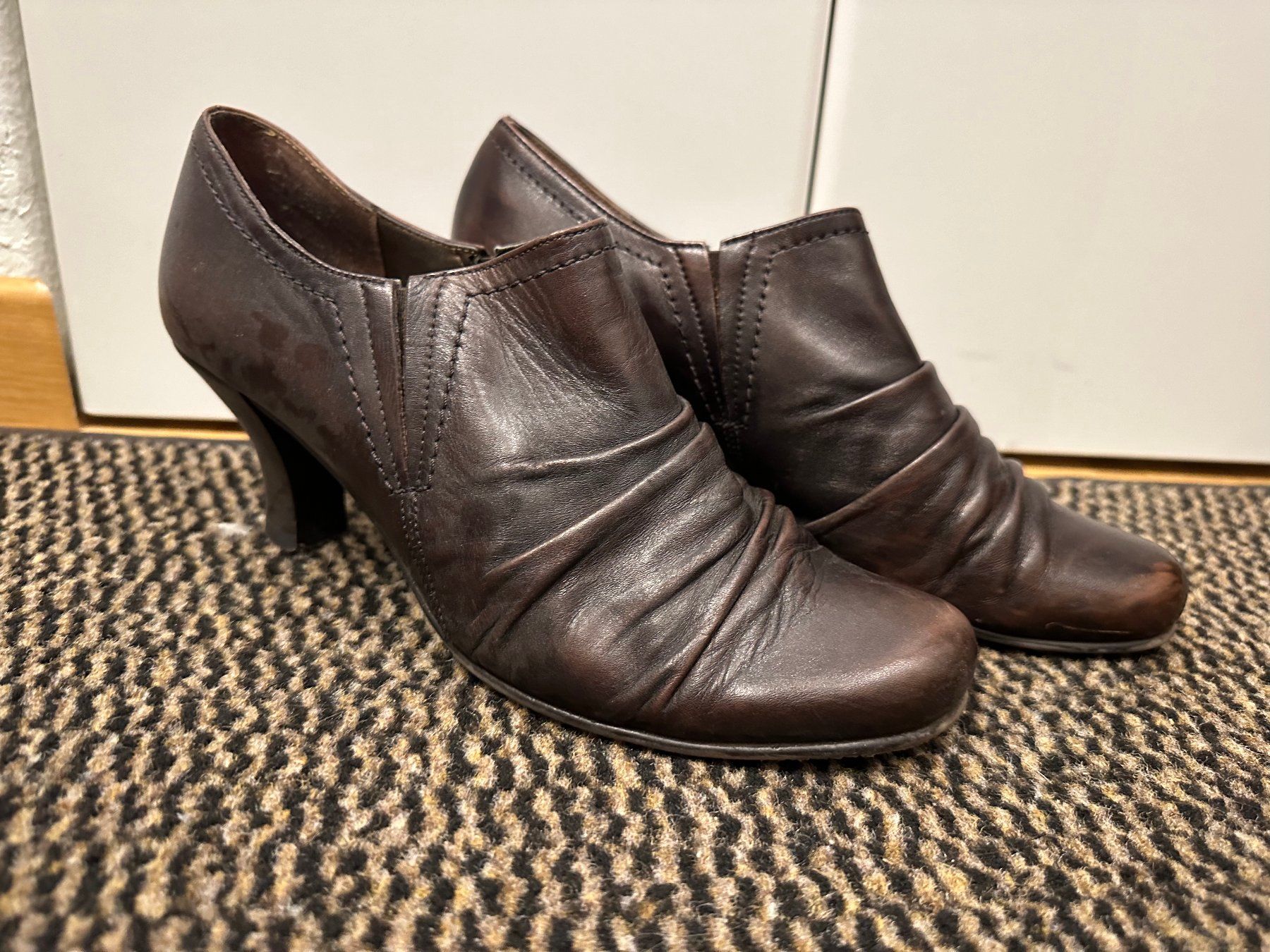 Damenschuhe: Leder Pumps Gr. 37 – Gebraucht aus Winterthur von nelead