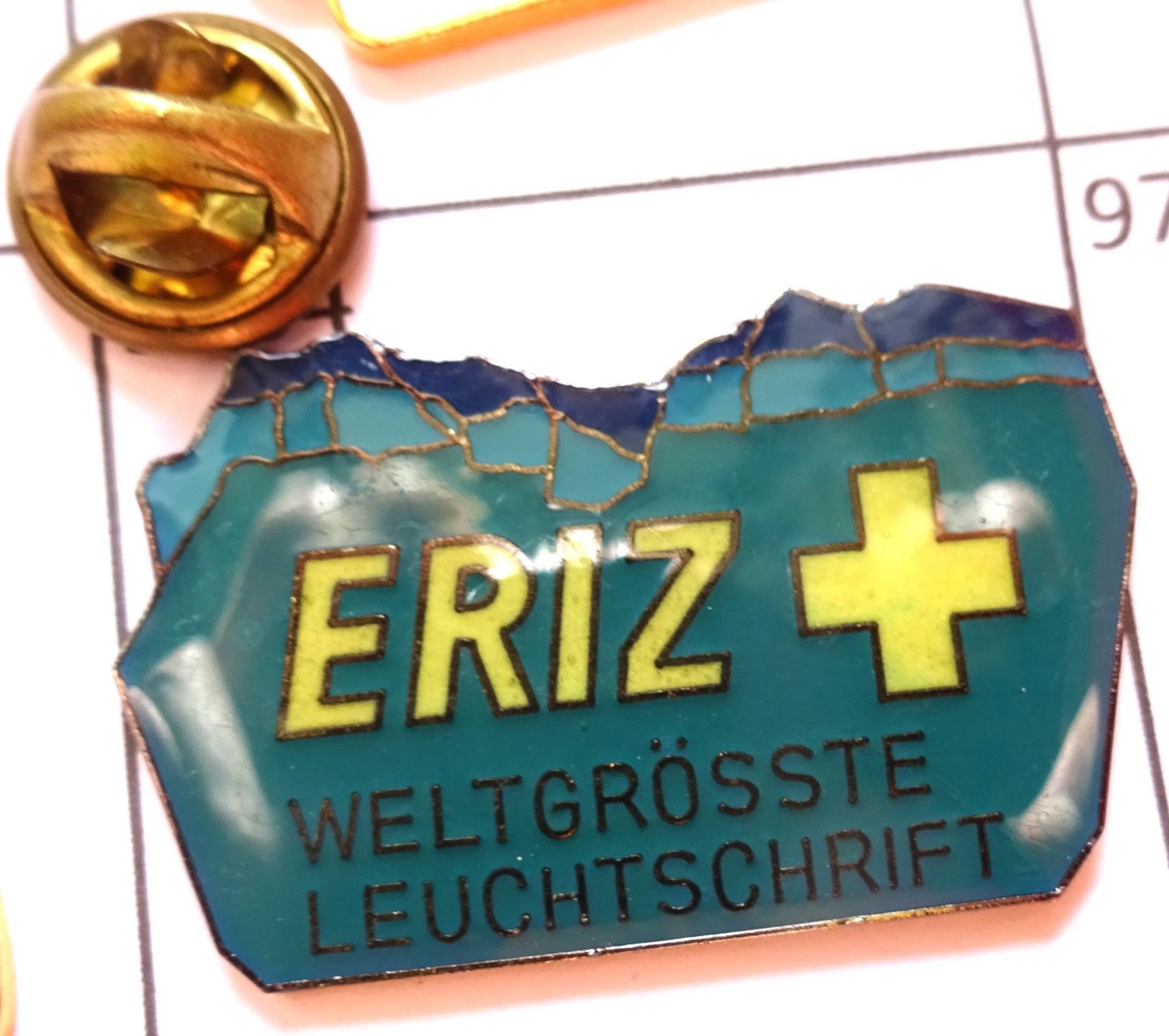 Placchette & Badge: Pin ERIZ  Weltgrösste Leuchtschrift – Usato da Utzenstorf venduto da BUtter81