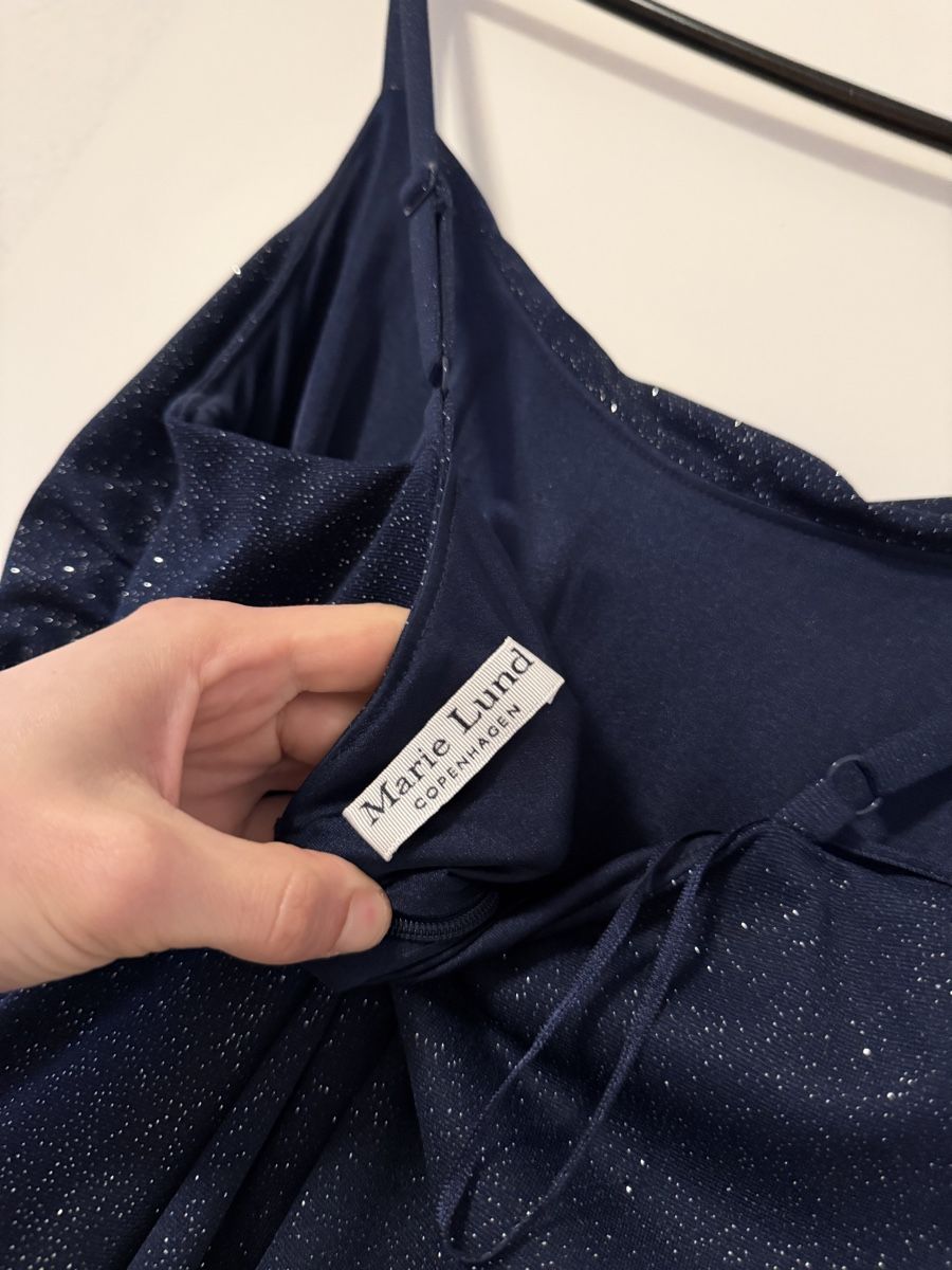 Kleider: Dunkelblaues, glitzerndes Kleid – Gebraucht aus Villigen von Liviaange 3