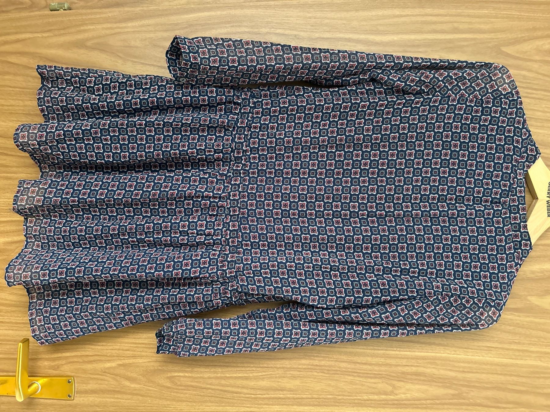 Vestiti: Neu Damen Kleid Gr. L – Usato da Dulliken venduto da Lindt.1845 1