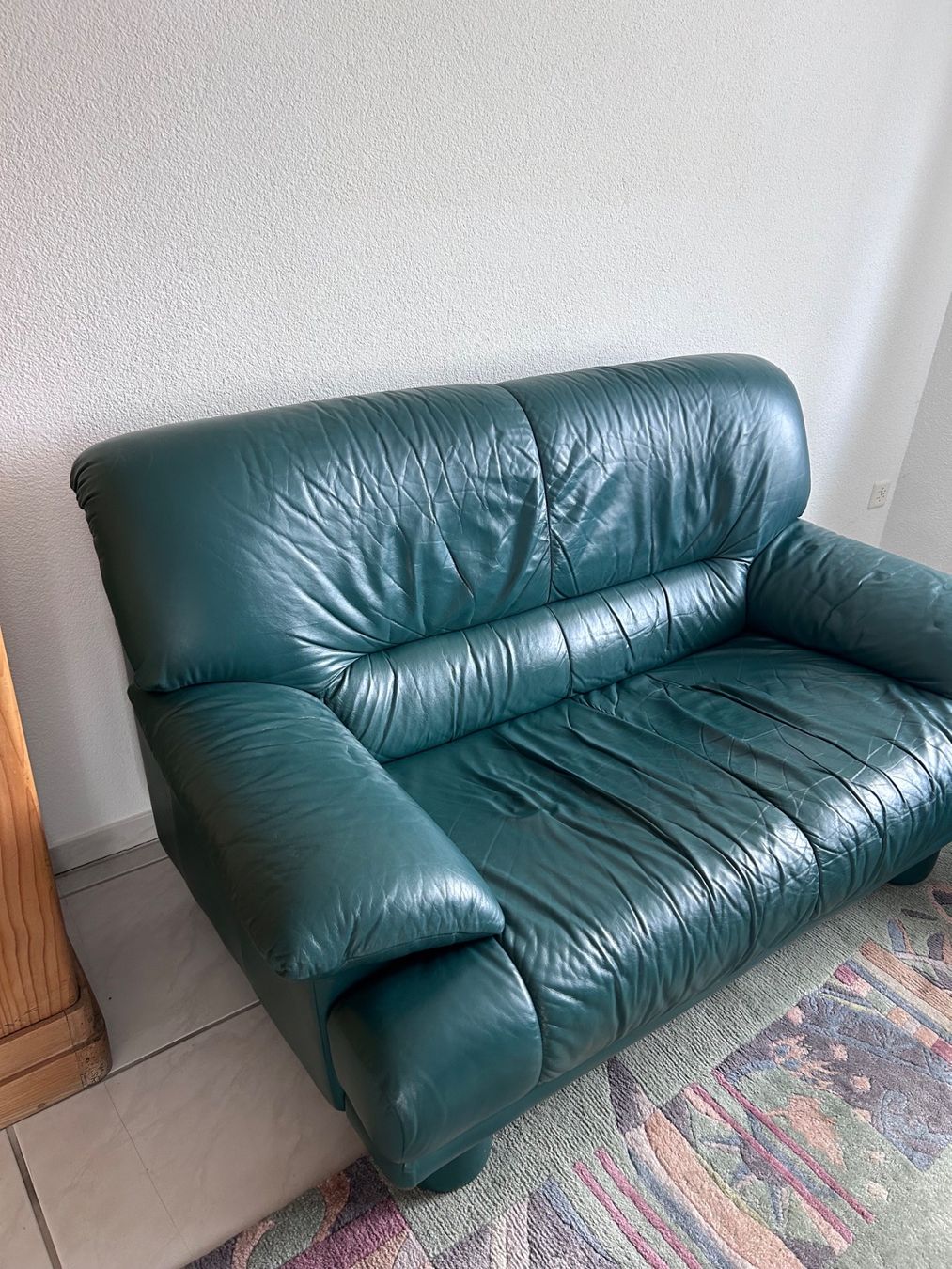 Divani: 2 Ledersofas dunkelgrün, Sitzgarnitur, 2er und 3er Sofas – Usato da Solothurn venduto da dbmd333 1