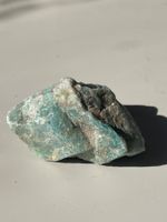 Amazonit-Rohstein aus alter Mine