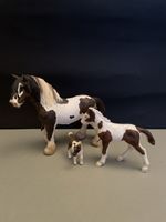 Schleich Pferdefamilie mit zwei Fohlen