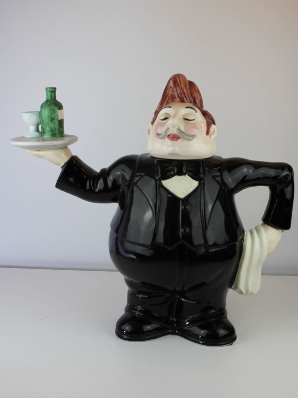 Figuren: Roy Simpson Keramik Kellner Figur J. Luber – Gebraucht aus Basel von IRMAundFRED