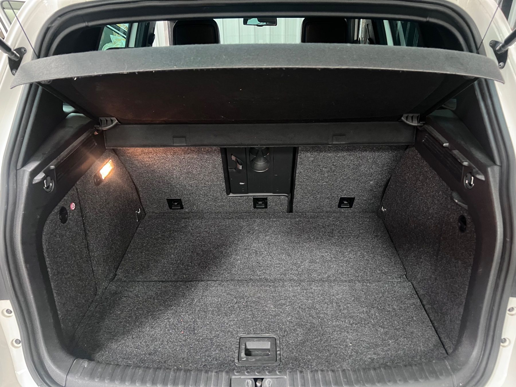 VW Tiguan 2.0 TSI – R-Line – 8-fach bereift (D'occasion) à Vinelz pour ...