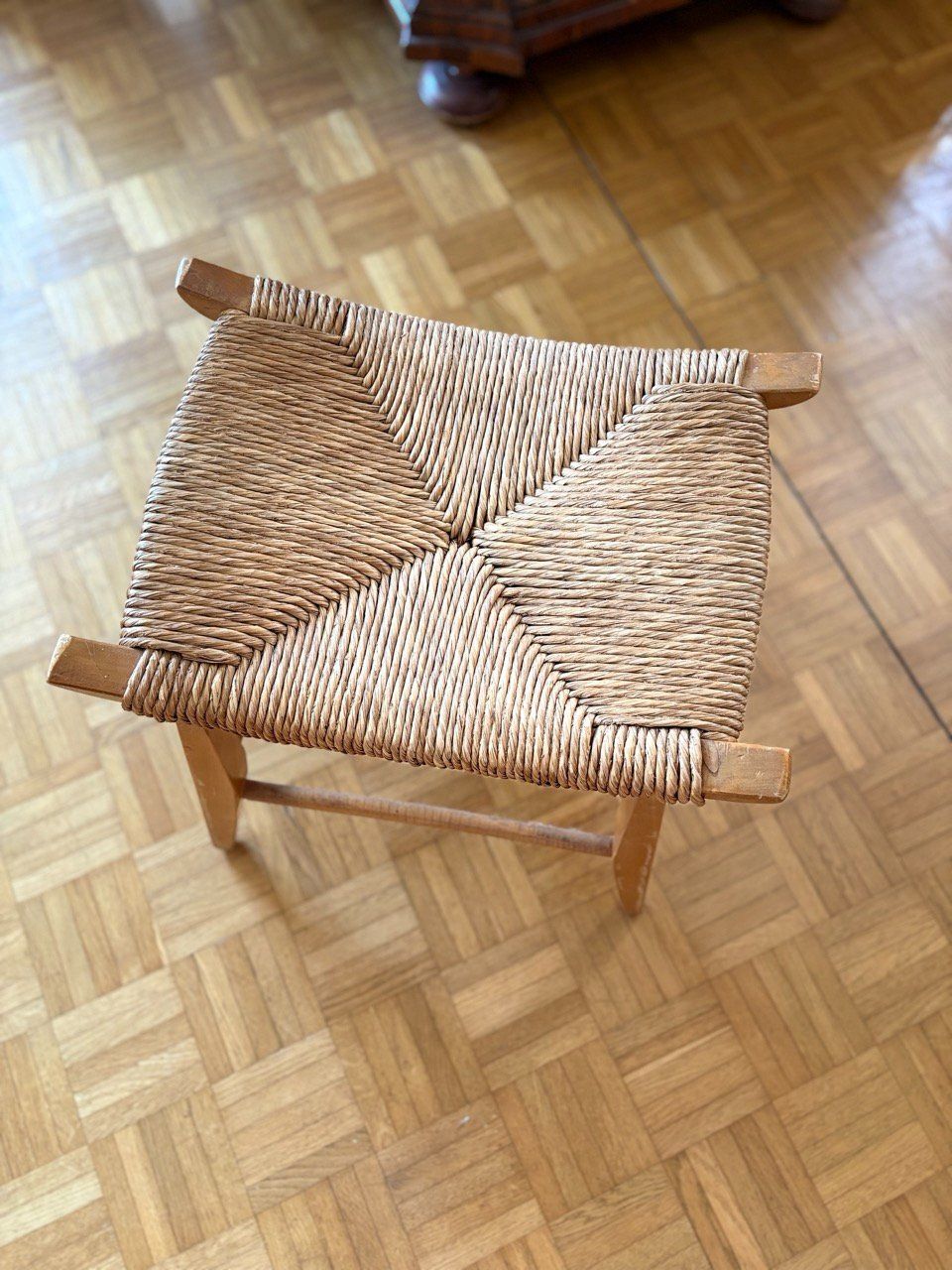 Sgabelli: Vintage Mid-Century Hocker mit Binsengeflecht – Usato da Ins venduto da ab_80 3