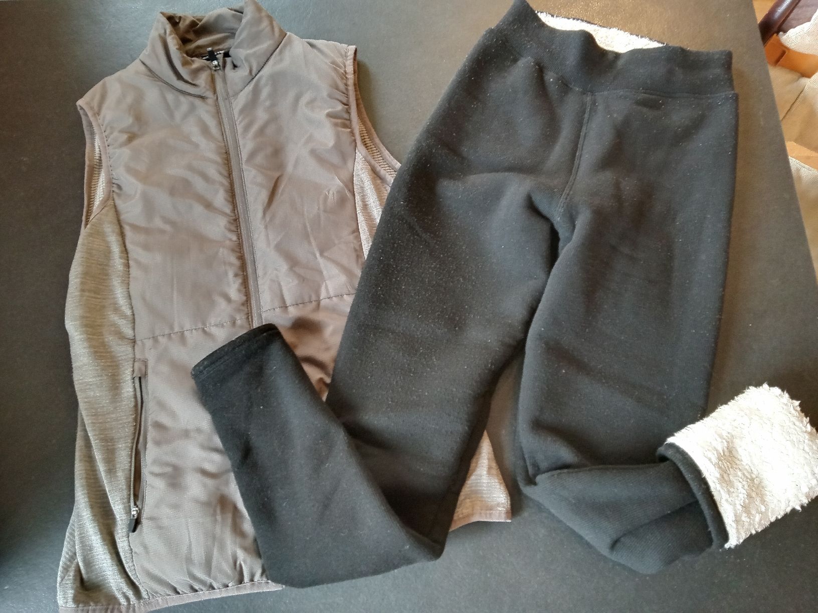 Lotti di vestiti: Winterkleidung Oberteil/Hose gebraucht – Usato da Rehetobel venduto da Modi98