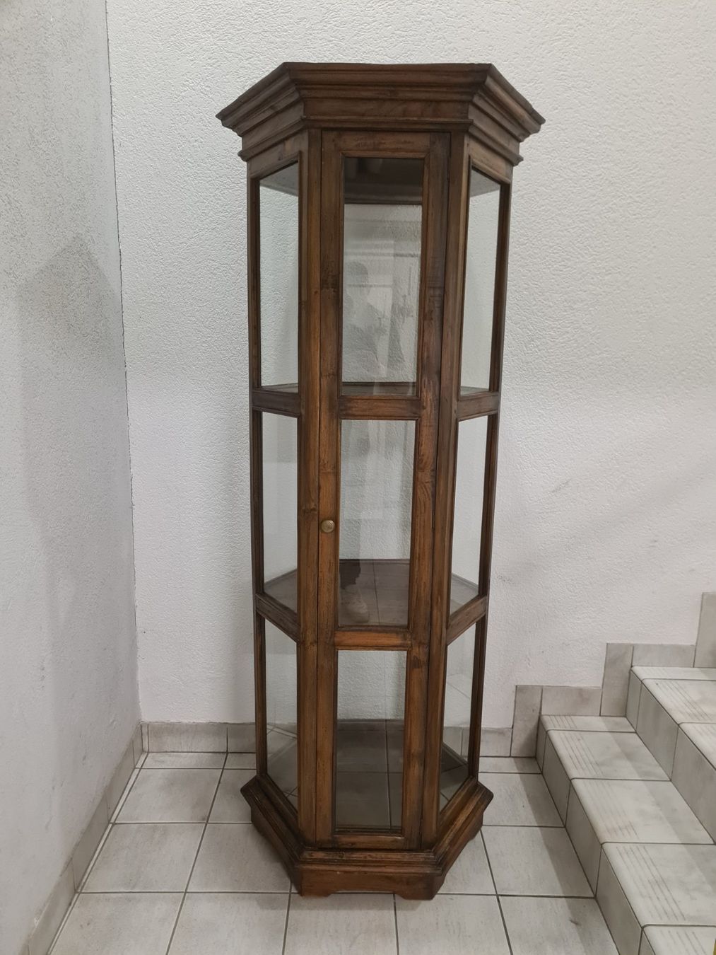 Vitrinen: Vitrine qui appartener a Phil Collins – Gebraucht aus Monthey von 187-zeroo 2