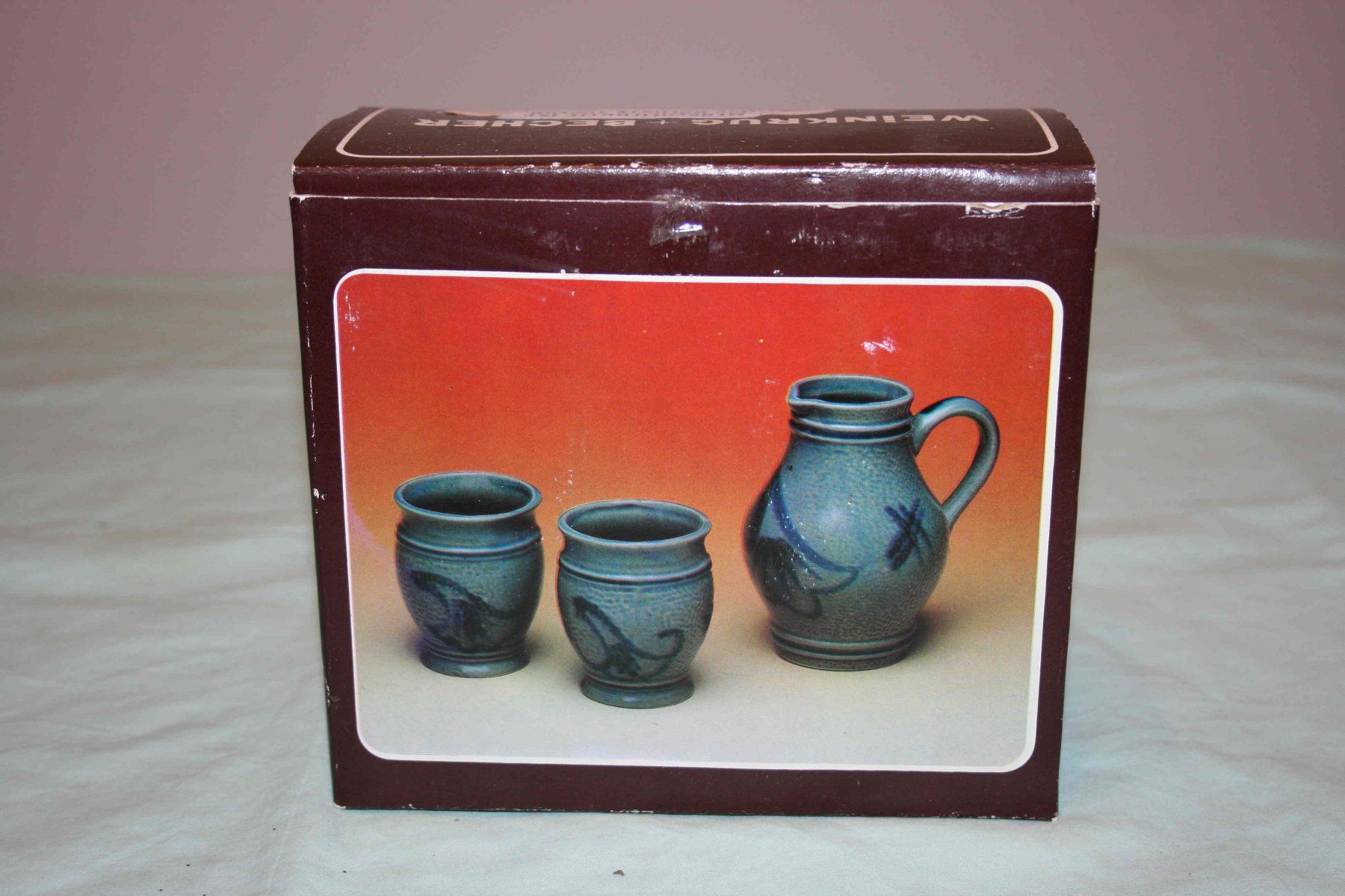 Carafes: Keramik / Stein Krug mit zwei Bechern. – D'occasion à Cadenazzo par Mikeshop 1