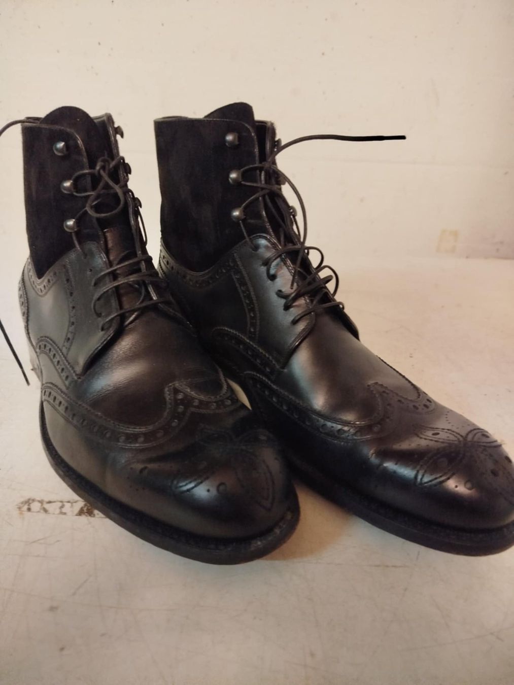 Louis Vuitton Herrenschuhe: Louis Vuitton chaussures / 42,5 – Gebraucht aus La Chaux-de-Fonds von Emmaus2300CDF 1