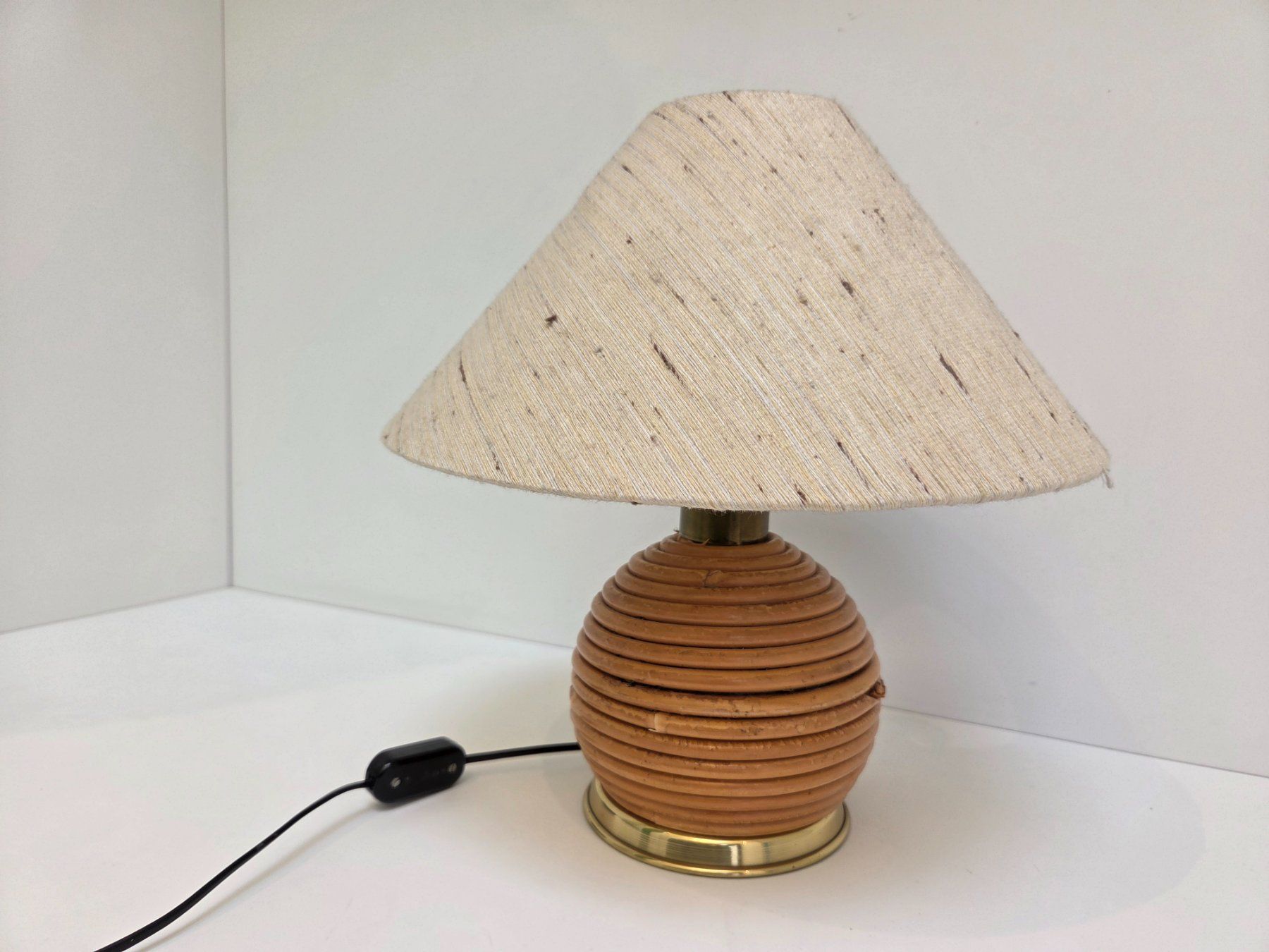 Tische: Design 1970 Rattan & Messing Tischlampe – Gebraucht aus Gersau von pd-design-and-art 5