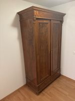 Antiker Schrank, furniert 