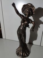 Bronze Dame mit Hut