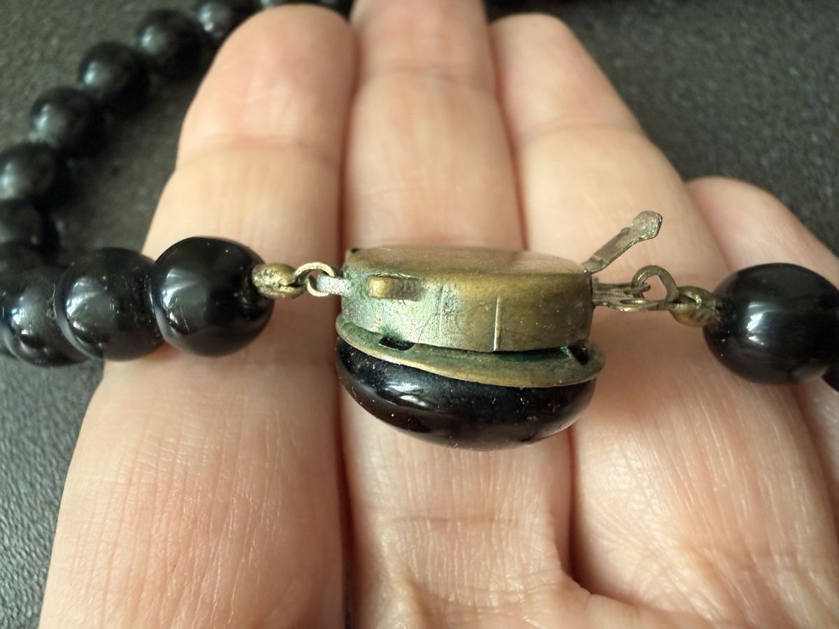 Catenine: Schwarze Vintage-Halskette aus Stein oder Glas – Usato da Lamone venduto da LaCantinaMagica 3