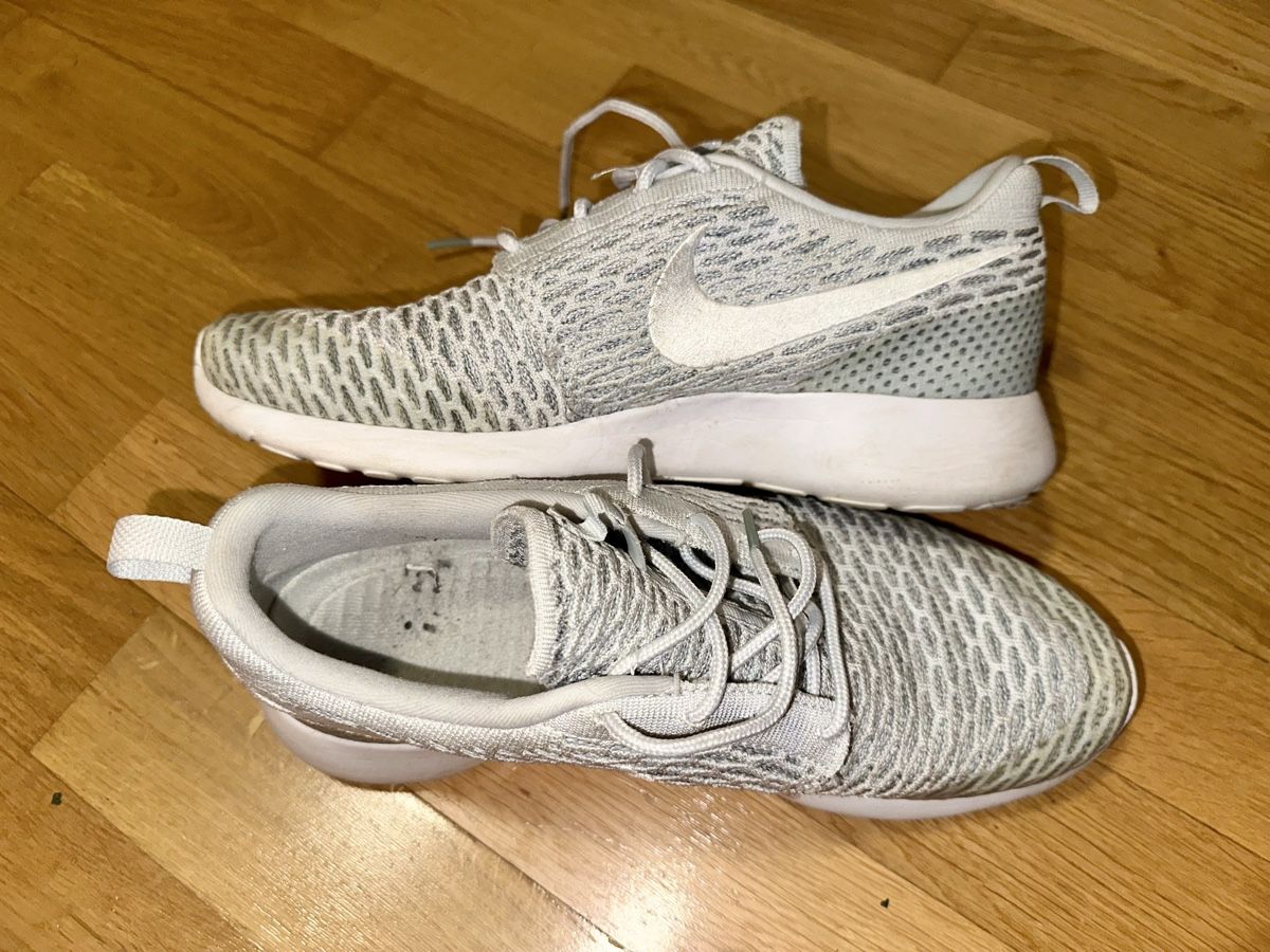 Nike Herrenschuhe: Nike Roshe Flyknit Silber-Weiss, Gr. 42.5 – Gebraucht aus Bern von rub_8mhx 1