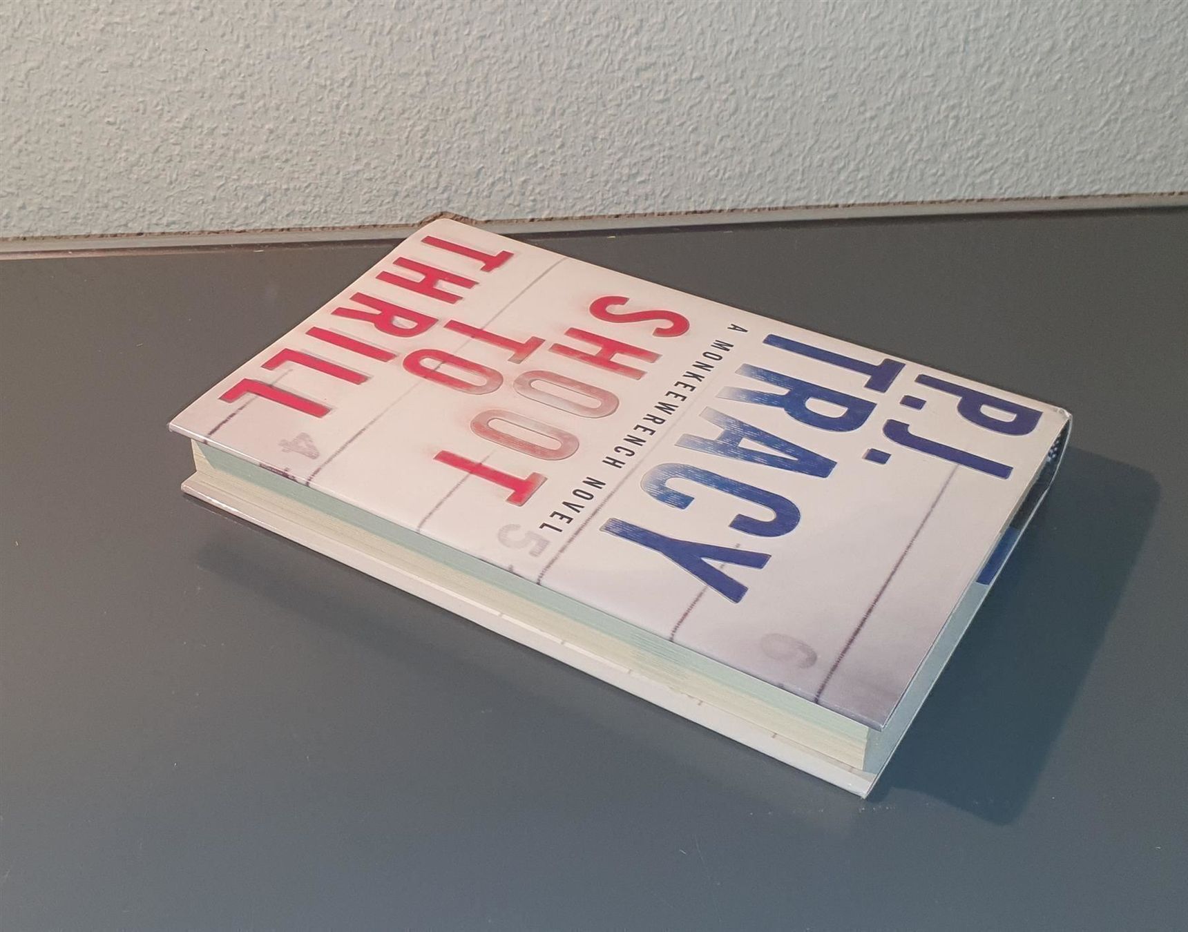 Libri: Shoot to Thrill von P.J. Tracey – Usato da Dübendorf venduto da Povo 3
