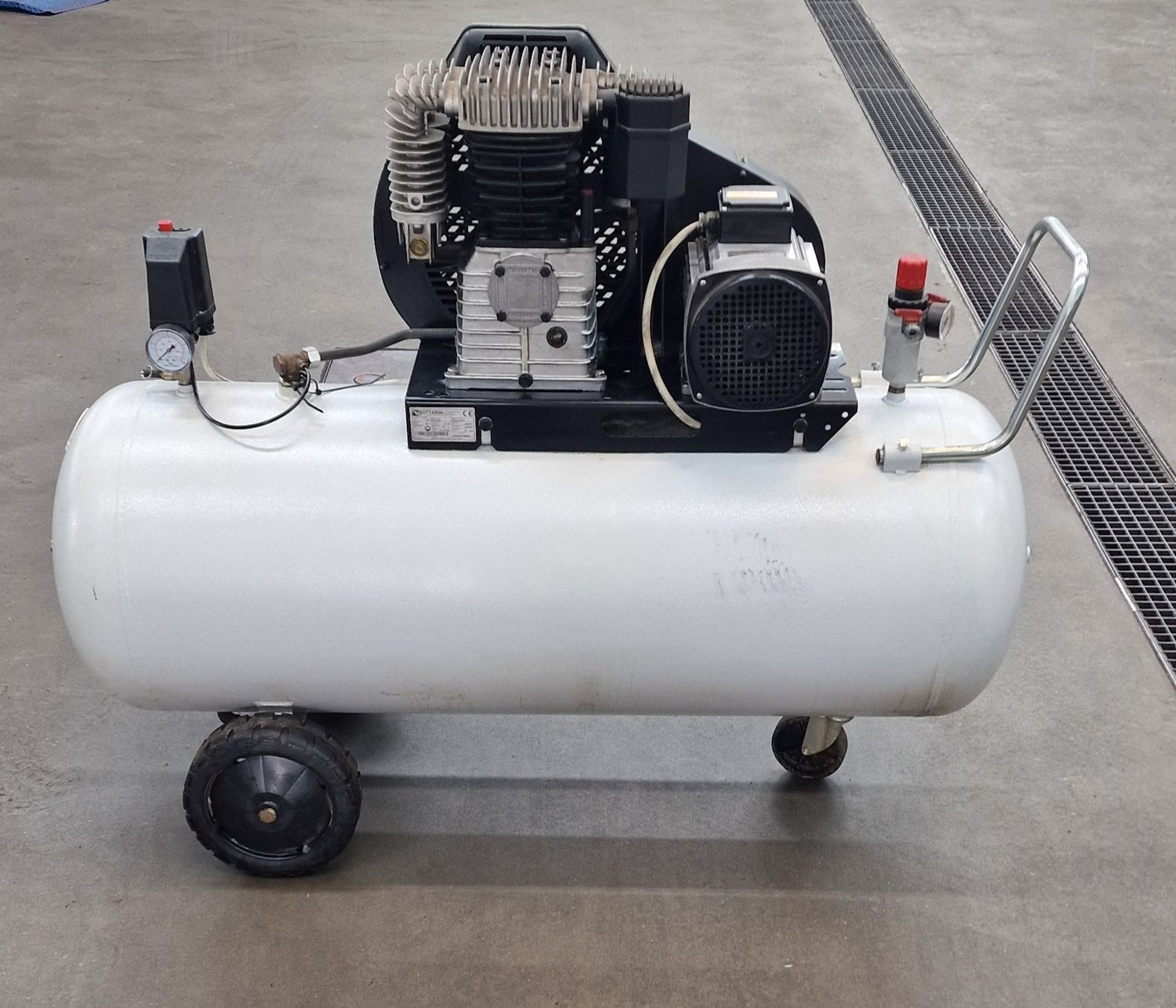 Kompressoren: Luftkompressor 270 l – Gebraucht aus Altstätten SG von top-preis