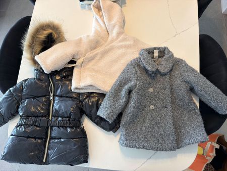 Trois vestes pour fille taille 74