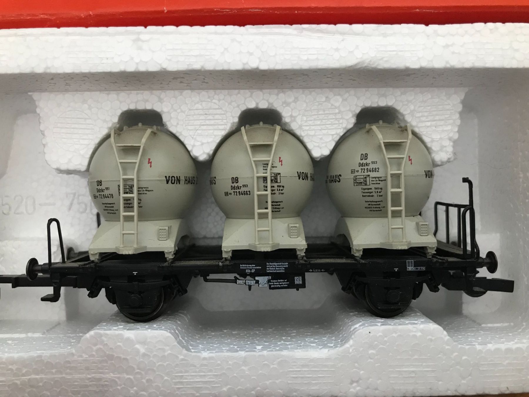 Roco Modellini di ferrovie: 2x Roco DB Güterwagen mit Tankkessel Container – Usato da Luzern venduto da mey_s13 2