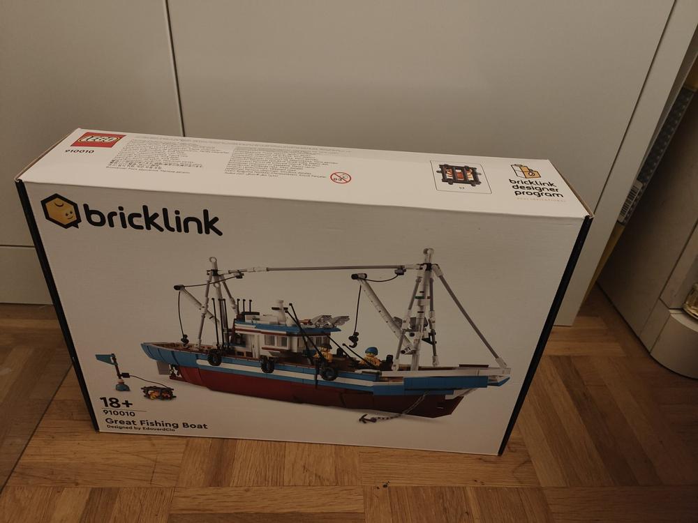 LEGO Set 910010-1 Great Fishing Boat (2021 BrickLink Designer Program)