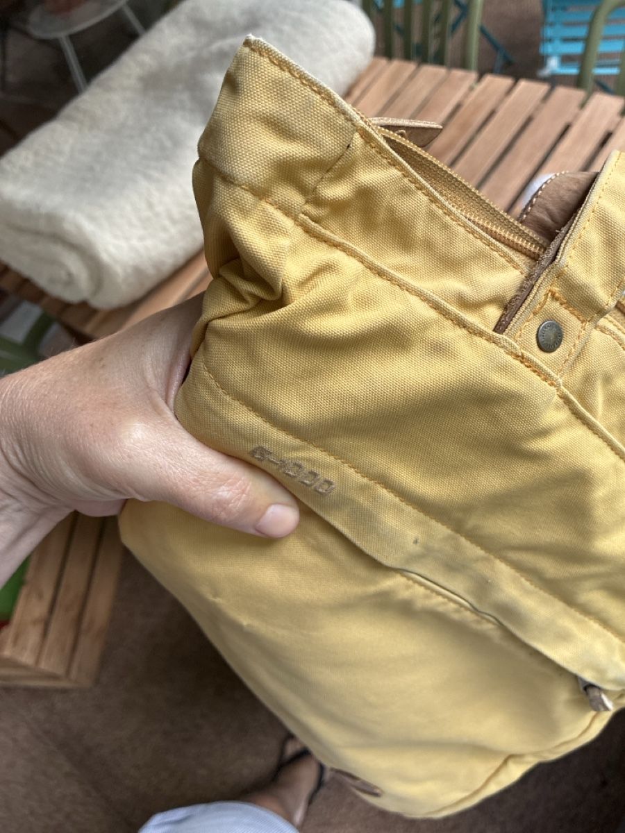 Fjällräven Taschen: Fjällräven Totepack gelb mit Flecken   – Gebraucht aus Urtenen-Schönbühl von Evilette 3