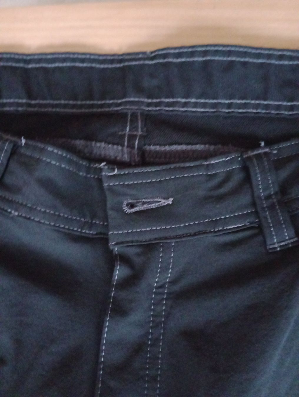 Pantaloni: Arbeiterhose grau-schwarz, Grösse 52, es fehlt ein Knopf – Usato da Marbach LU venduto da antanarivo 8