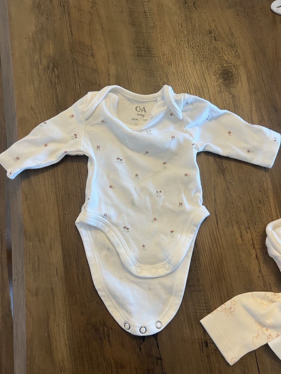 Lotti & Set di vestiti: Diverse Bodys Newborn gr. 50-56 – Nuovo (secondo la descrizione) da Oberdiessbach venduto da Wiederliebe 2