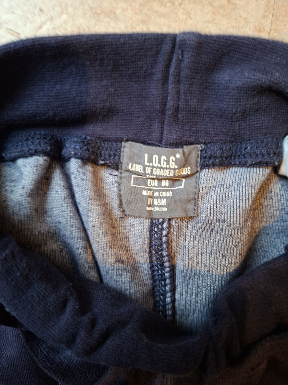 H&M Anzüge: H&M Baby Samt Trainingsanzug Gr. 86 – Gebraucht aus Klingnau von vollmond36 4