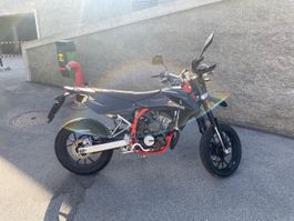 Supermoto SWM SM 125 R